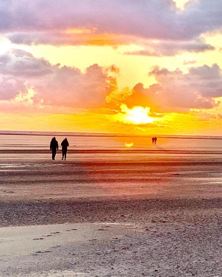 Beach Sunset Литам Сент Аннс Екстериор снимка